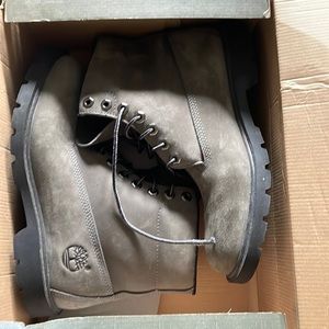 Timbs used solid condition box is a little broken if ur interested lmk